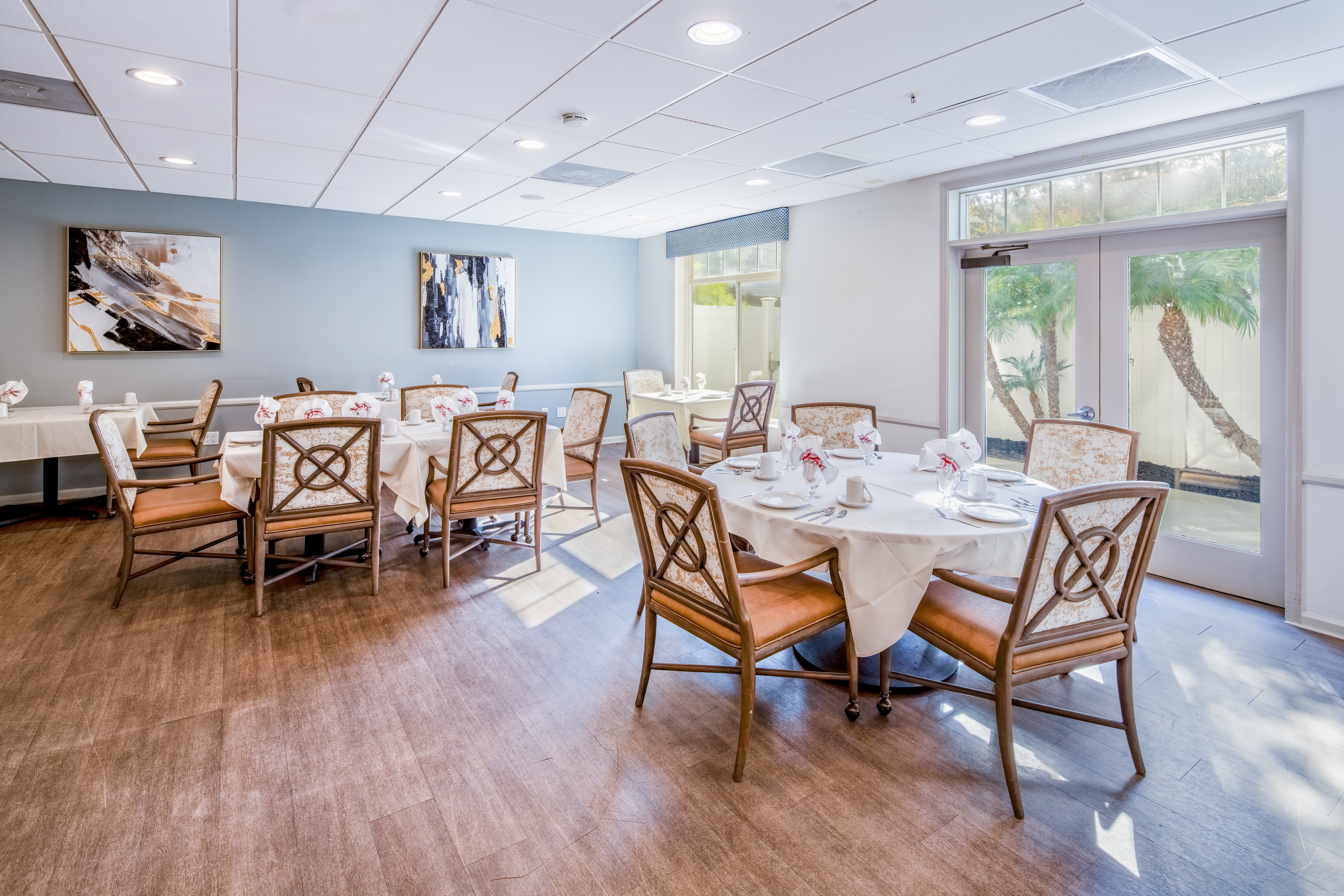 5_MC Dining Room_WHT-67