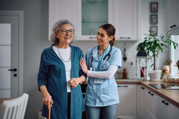 assisted-living-elderly-woman-nurse-home-care-2